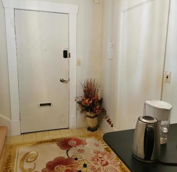 اتاق استاندارد با سرویس بهداشتی مشترک, John S House In Vancouver West