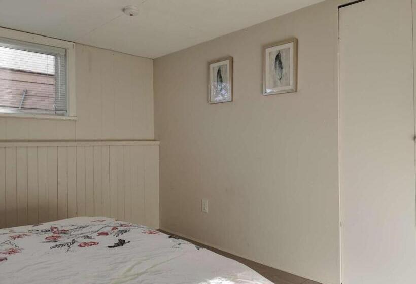 اتاق اکونومی, John S House In Vancouver West