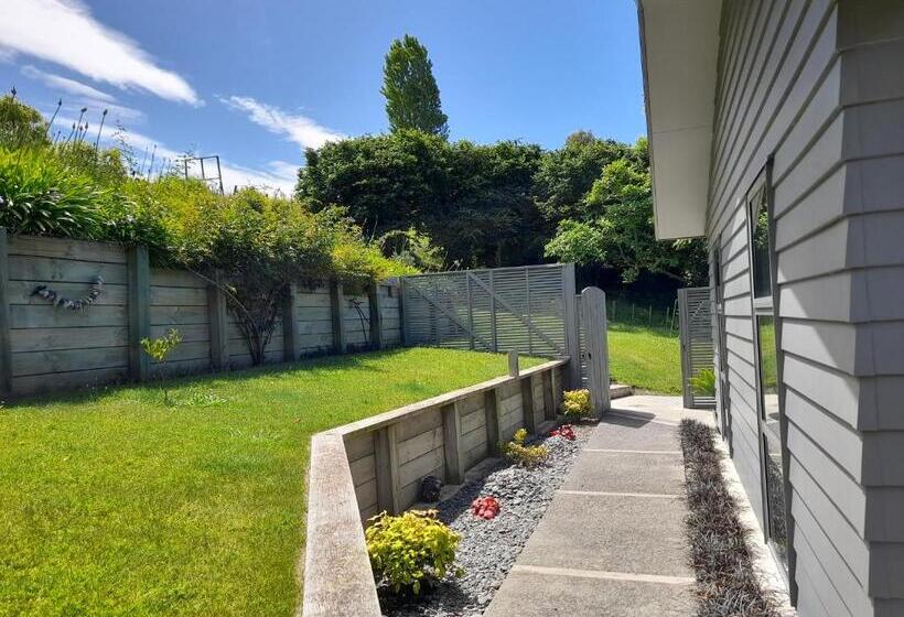 수피리어 스튜디오, Hidden Gem In Oaklands