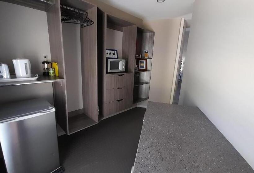 수피리어 스튜디오, Hidden Gem In Oaklands