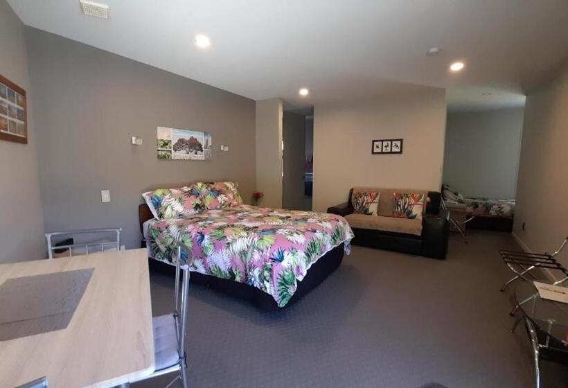 수피리어 스튜디오, Hidden Gem In Oaklands