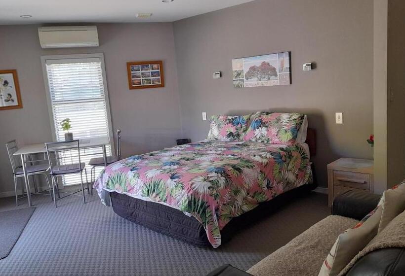 수피리어 스튜디오, Hidden Gem In Oaklands