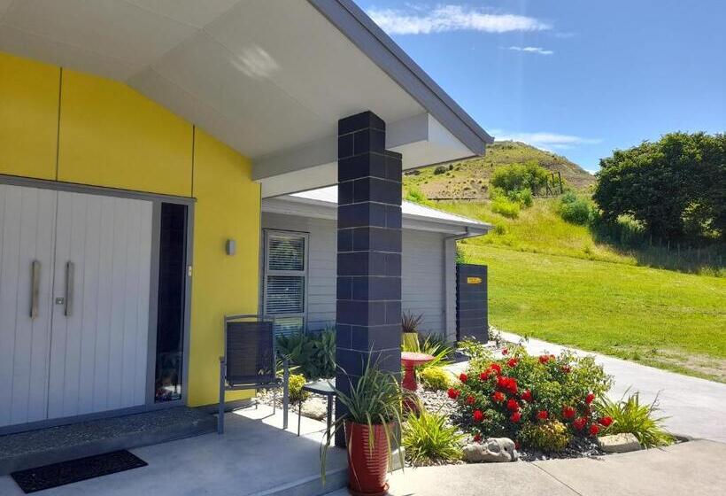 수피리어 스튜디오, Hidden Gem In Oaklands