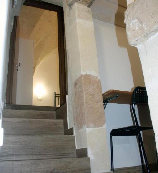 غرفة قياسية ثلاثية, Le Stanze Di Cortès