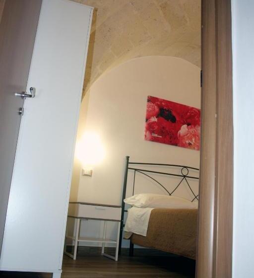 غرفة قياسية ثلاثية, Le Stanze Di Cortès