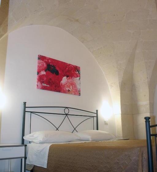 غرفة قياسية ثلاثية, Le Stanze Di Cortès