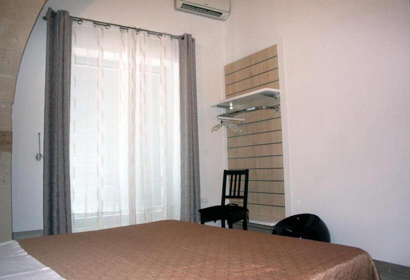 غرفة عائلية, Le Stanze Di Cortès