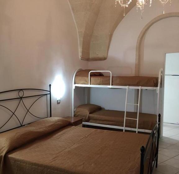 غرفة عائلية, Le Stanze Di Cortès