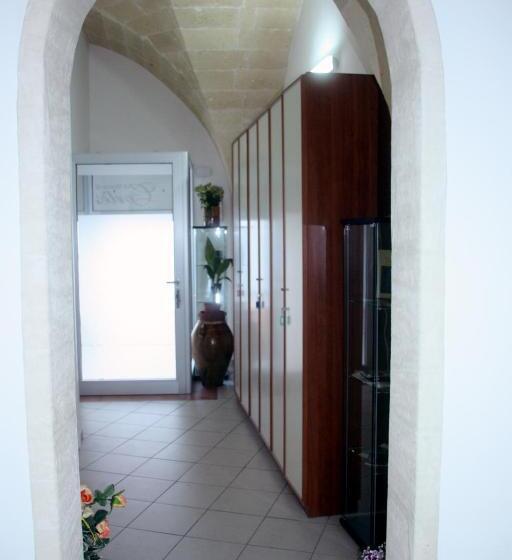 غرفة عائلية, Le Stanze Di Cortès