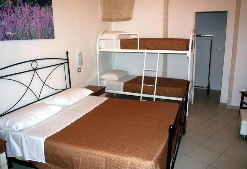 غرفة عائلية, Le Stanze Di Cortès