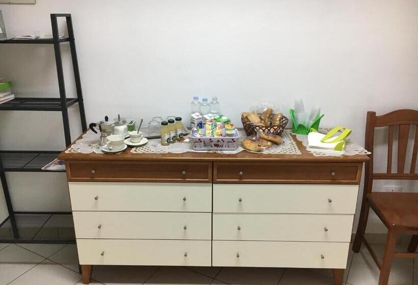 غرفة عائلية, Le Stanze Di Cortès