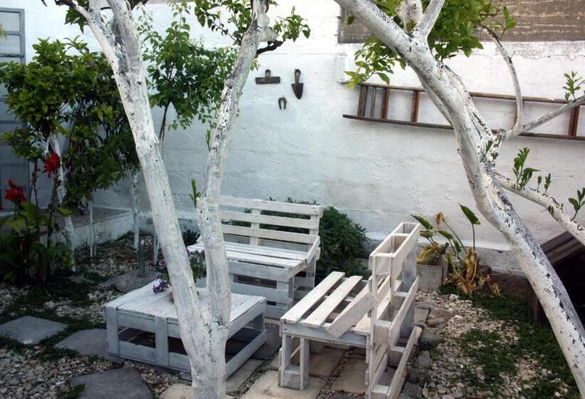 غرفة عائلية, Le Stanze Di Cortès