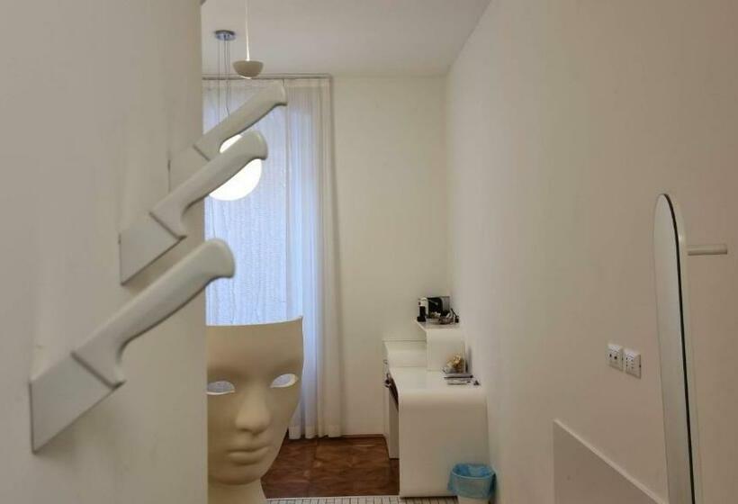 اتاق استاندارد, Dada