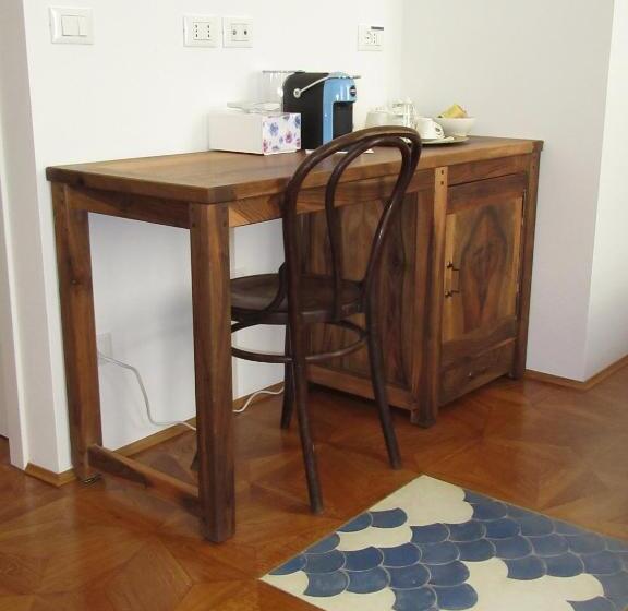 اتاق استاندارد سه نفره, Dada