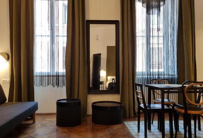 اتاق استاندارد سه نفره, Dada