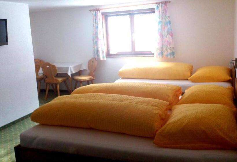 غرفة قياسية ثلاثية, Frühstückspension Gweil