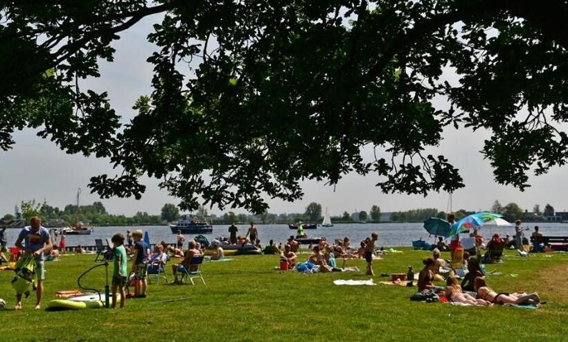 Quarto Estandar, Slapen Bij De Buurvrouw