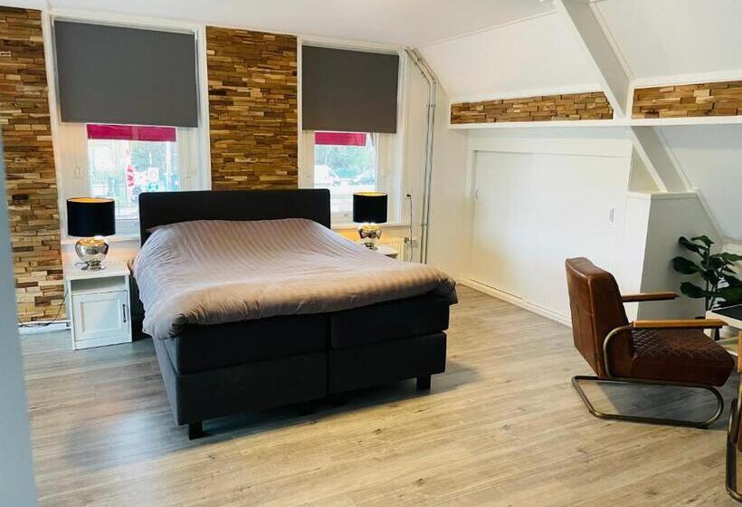 Quarto Deluxe com Sacada, Slapen Bij De Buurvrouw