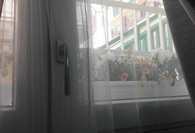 غرفة ديلوكس رباعية, Sweety House