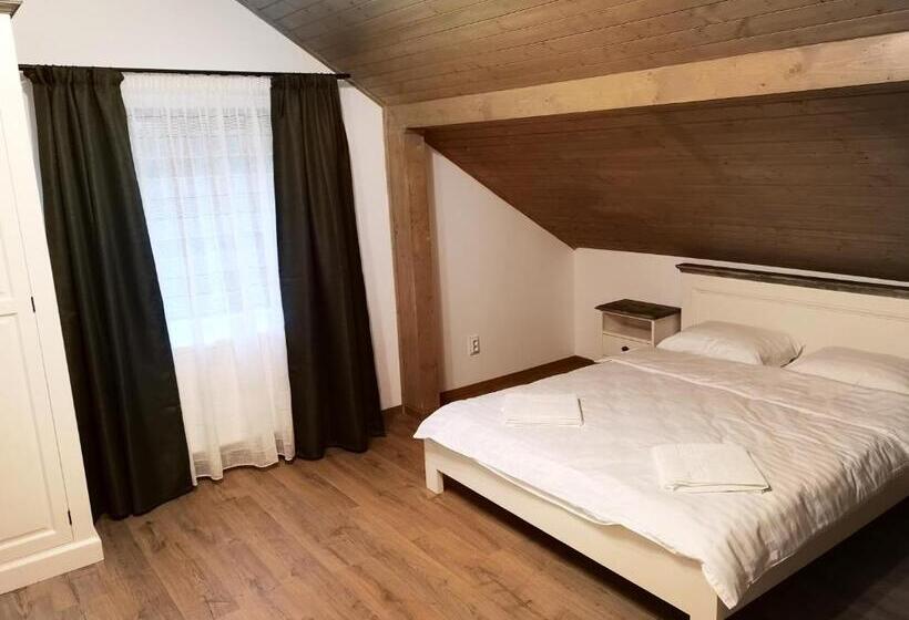 חדר סטנדרט לשלושה עם מרפסת, Pensiunea Cheile Albacului