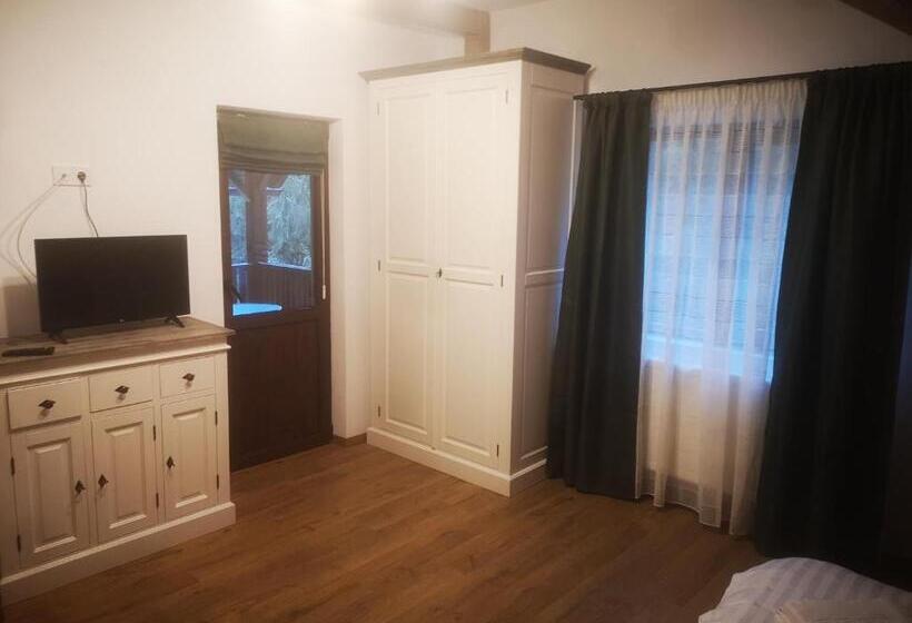 חדר סטנדרט לשלושה עם מרפסת, Pensiunea Cheile Albacului