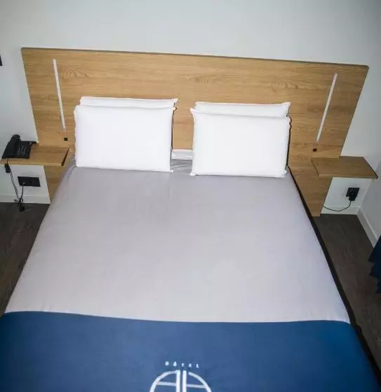 آپارتمان یک خوابه با دری مشترک که هال را جدا می کند., All Suites Besançon