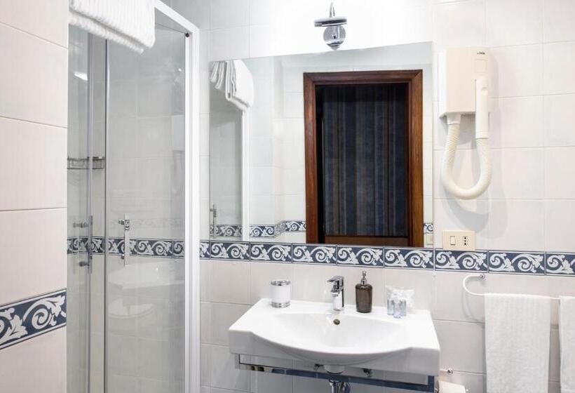 اتاق استاندارد, Welcome House