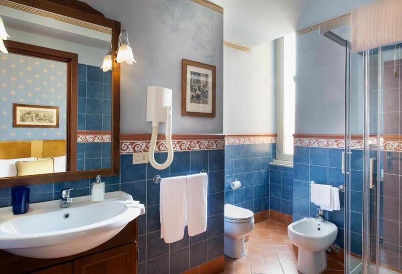 اتاق استاندارد سه نفره, Welcome House