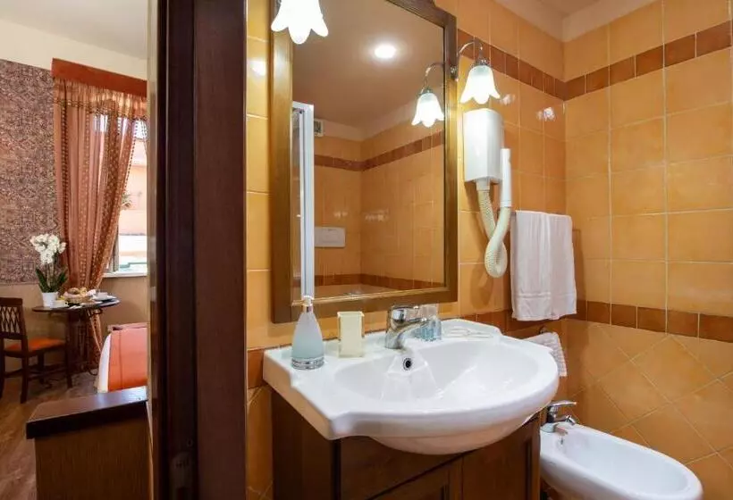 اتاق استاندارد سه نفره, Welcome House