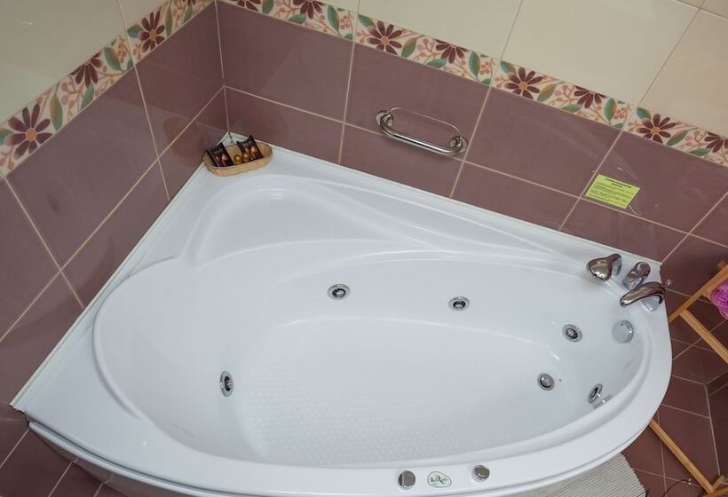 سوییت, Business Hotel Avrora