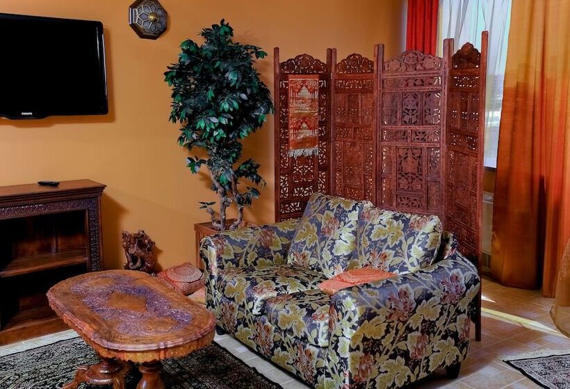 سوییت, Business Hotel Avrora