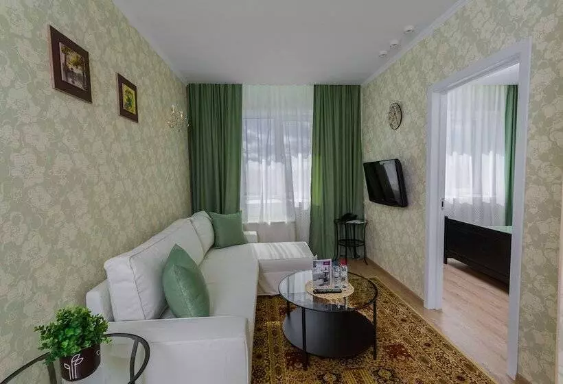 استودیوی استاندارد, Business Hotel Avrora