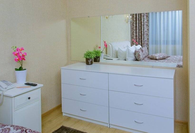 استودیوی استاندارد, Business Hotel Avrora