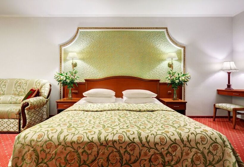 주니어 스위트, Assambleya Nikitskaya