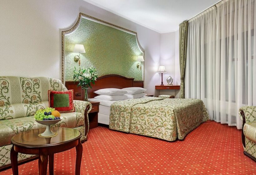 주니어 스위트, Assambleya Nikitskaya