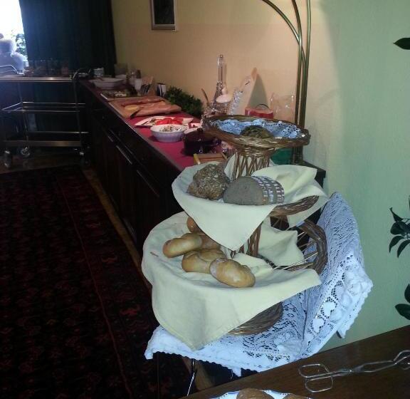 标准单人间, Garni Dietrich