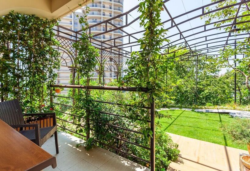 اتاق استاندارد, Grace Nairi