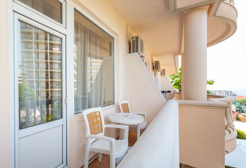 اتاق استاندارد با بالکن, Grace Nairi