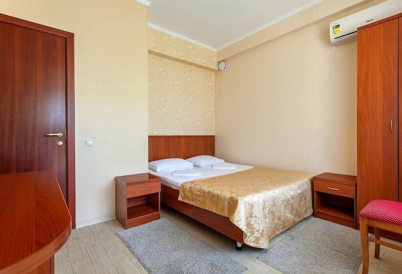 اتاق استاندارد, Grace Nairi