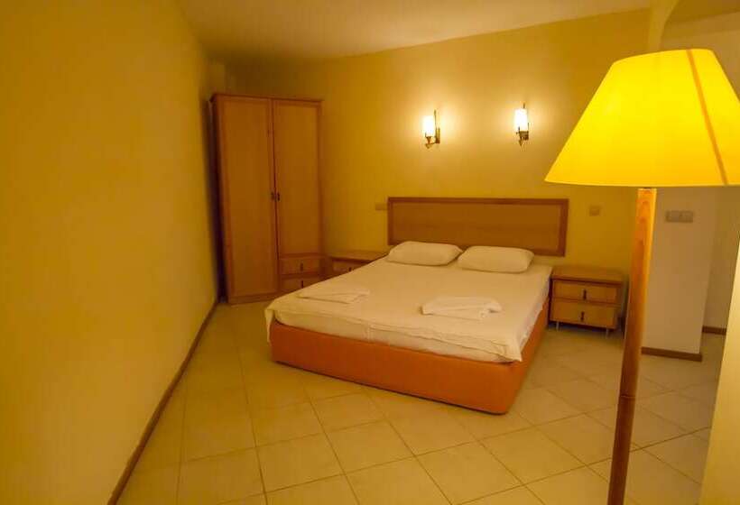 سوییت لوکس, Kulube