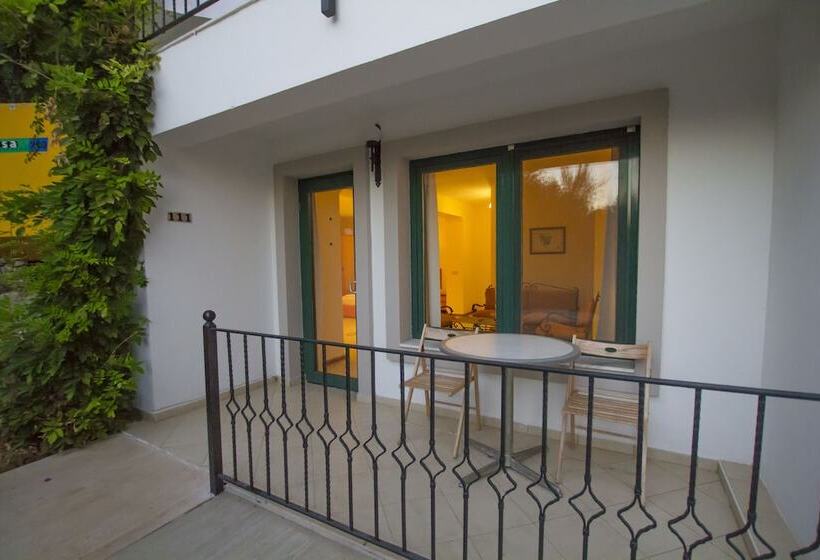 سوییت لوکس, Kulube