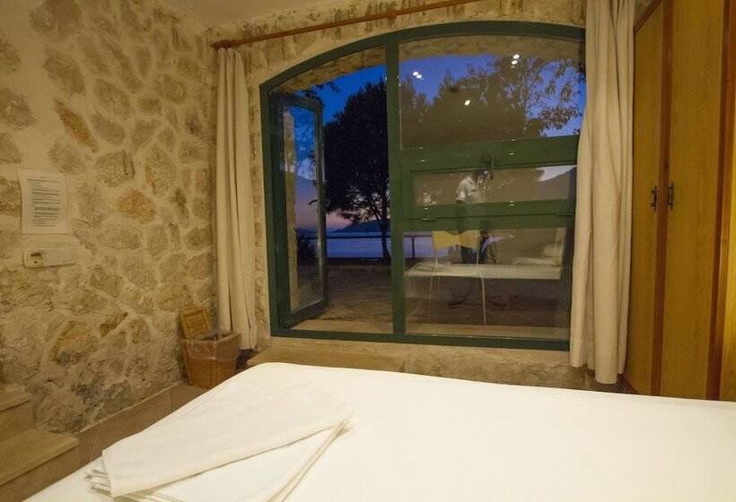 Standard Room, Kulube