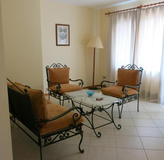 سوییت لوکس, Kulube