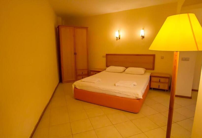 سوییت لوکس, Kulube