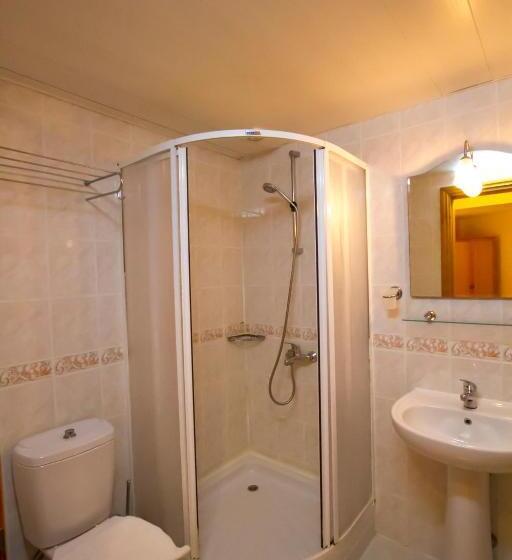 Deluxe Suite, Kulube