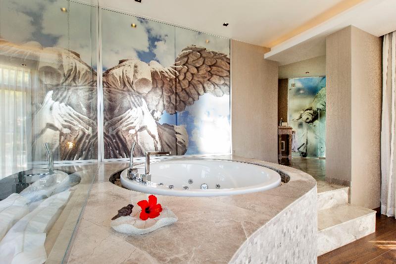 Люкс, Marti Hemithea