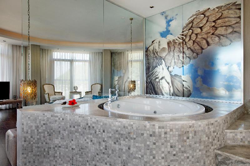 Люкс, Marti Hemithea