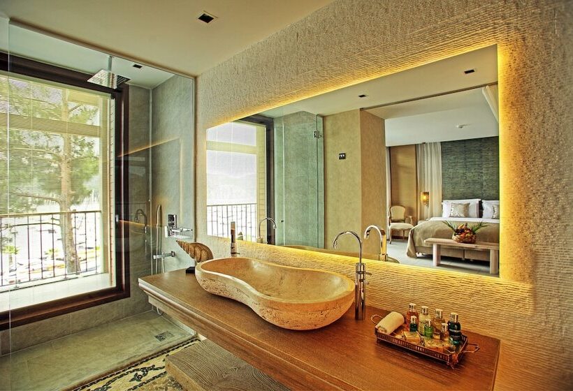 Люкс Премиум, Marti Hemithea