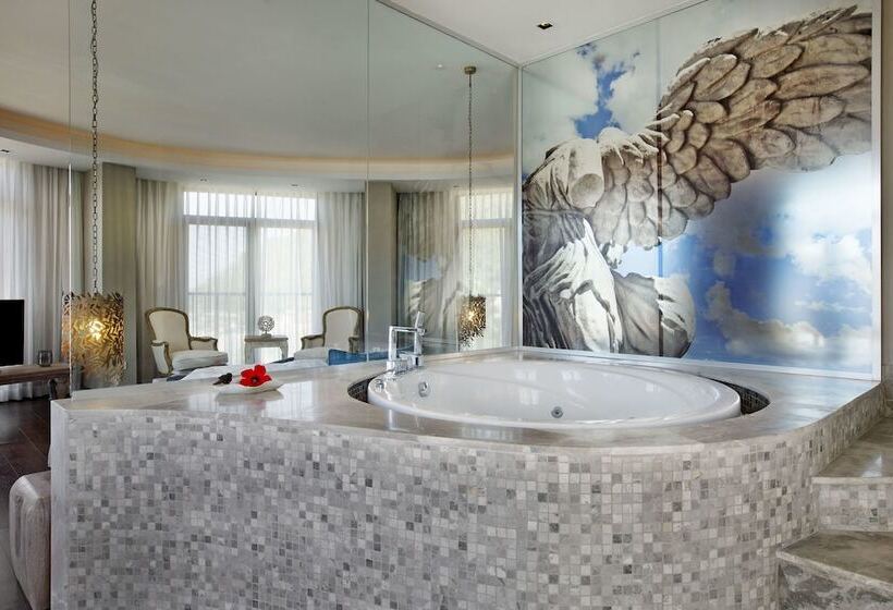 Люкс, Marti Hemithea