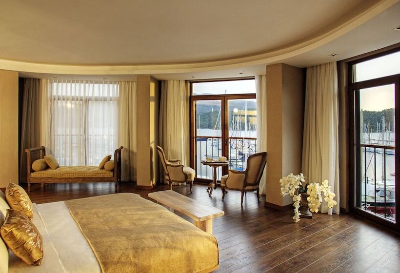 Люкс, Marti Hemithea